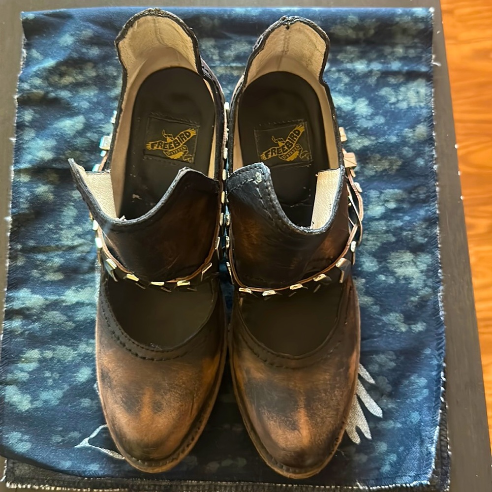 FB-Blade, black distress size 7, leather upper, lining, and sole, made in Mexico